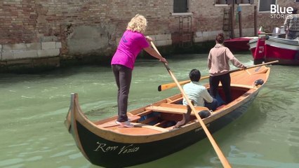 À Venise, ces touristes apprennent à conduire les gondoles