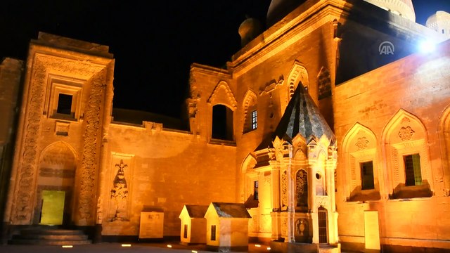 Ecdat yadigarı İshak Paşa Sarayı ışıl ışıl - AĞRI