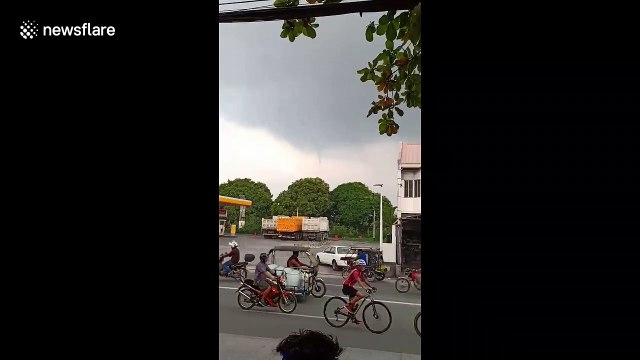 Locals stunned as waterspout looms in the horizon over the Philippines