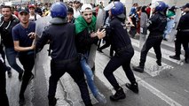 Police officer pushed off van after spraying tear gas at Algerian protesters [No Comment]