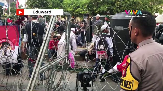 VIDEO: Suasana Aksi Massa Tolak Hasil Pemilu di Bawaslu