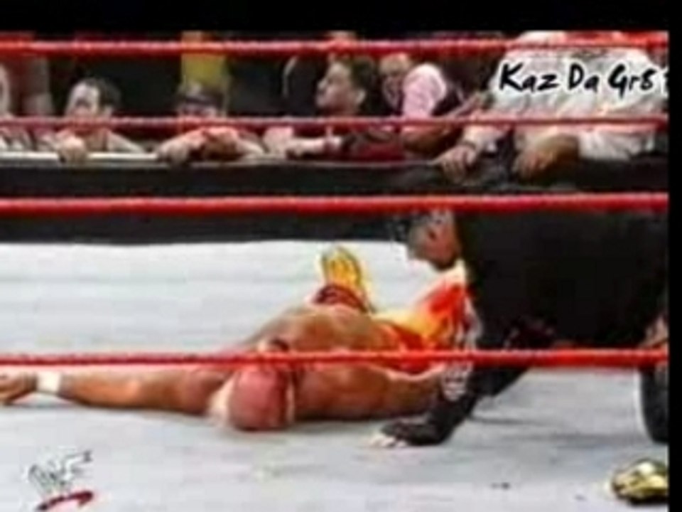 Undertaker ChokeSlams Hulk Hogan