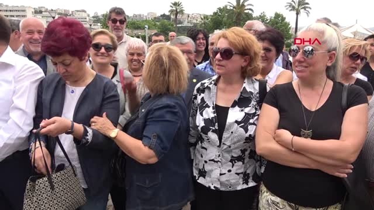 İzmir CHP'den Şehit Gazeteci Hasan Tahsin Anması