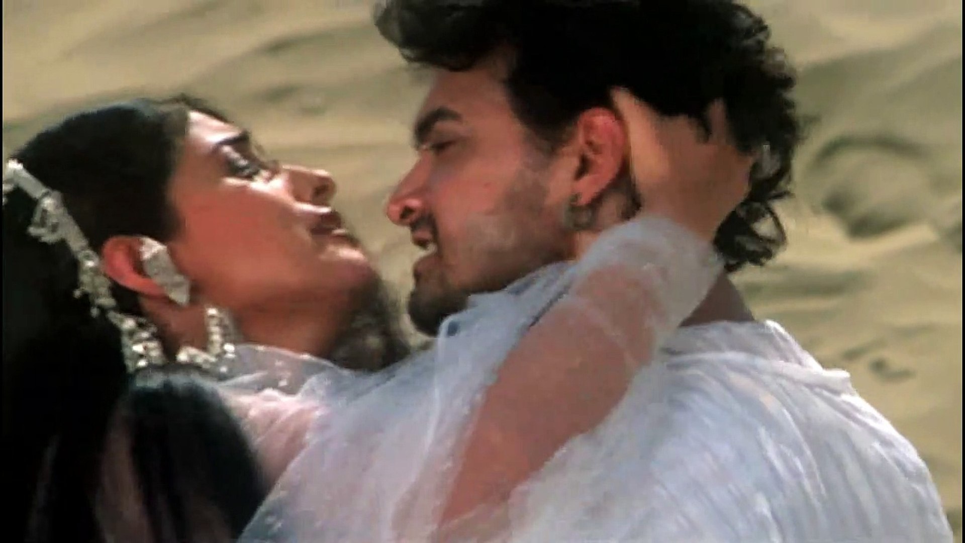 Twinkle Khanna & Aamir Khan - Dhadkan Mein Tum Song - Mela - video  Dailymotion
