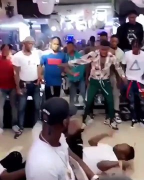 Le spectacle de cet homme va vous couper le souffle. Très fort !