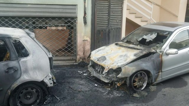 Pa Koment - Durrës, djegia e dy automjeteve dyshohet e qëllimshme - Top Channel Albania
