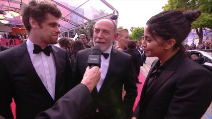 Arthur Dupont et Leïla Bekhti au micro de Laurent Weil - Cannes 2019