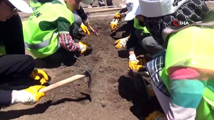 Öğrenciler arkeolojik kazıya katıldı