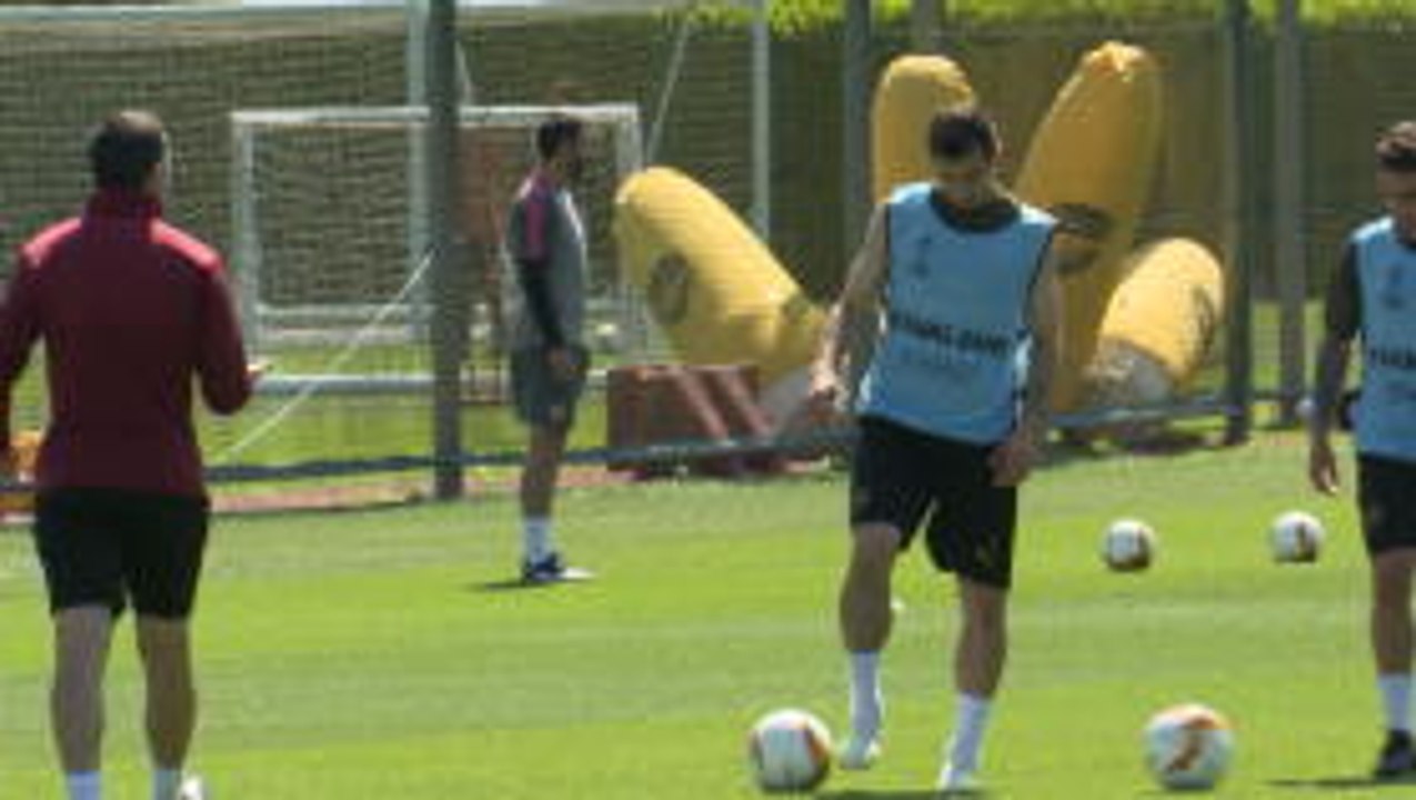 Mkhitaryan trains but won't travel for Europa League final