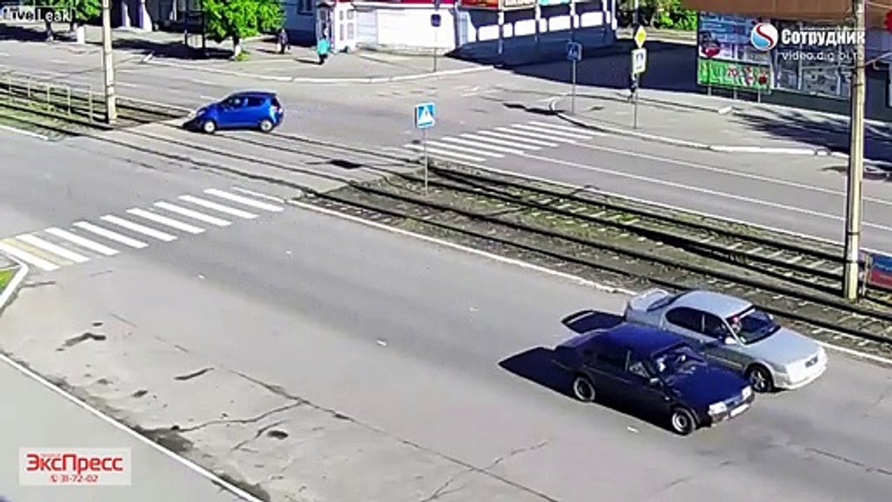 Mais comment il a pu rater un demi-tour pareil en voiture