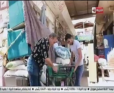 شاهد.. جورج قرداحى يسلم جائزة اسم من مصر لفائزة من القطامية
