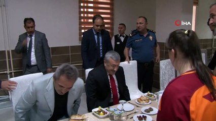 Emniyet teşkilatı 'Engin Gönüllüler Korosu'nu iftarda ağırladı