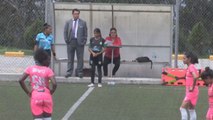 Evelyn Burgos reclama el récord de futbolista profesional más joven del mundo