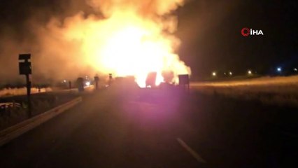 Seyir halindeki tır alev alev böyle yandı