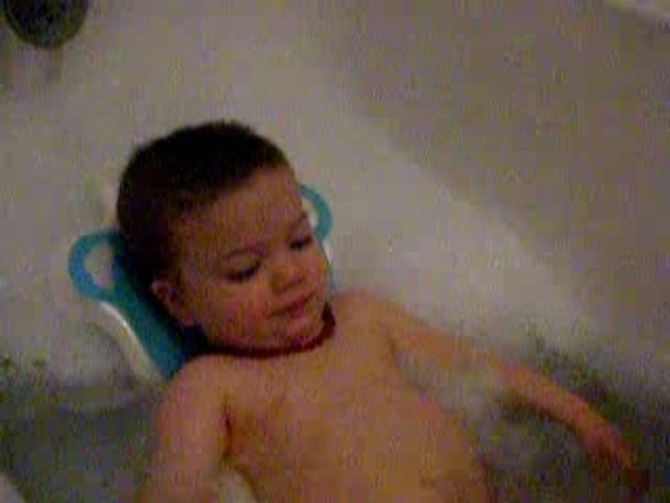 Le bain moussant de noam