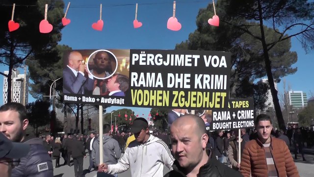 PROTESTAT ZBARDHEN POROSITË E BASHËS PËR GRUPIN E KRYESINË