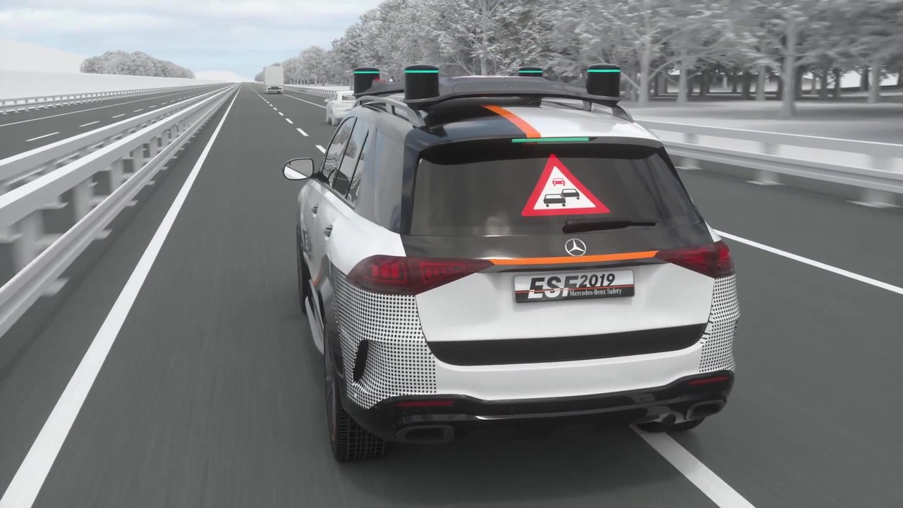 Mercedes-Benz ESF 2019 - Kooperative Fahrzeug-Umfeldkommunikation - Falschfahrwarnung