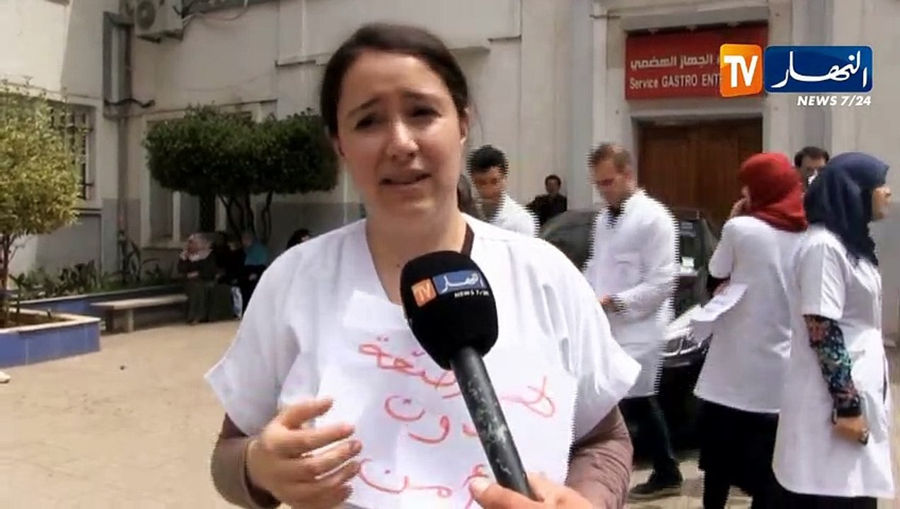 وقفة إحتجاجية للأطباء المقيمين بمستشفى مصطفى باشا إثر إعتداء على زميلتهم