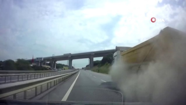Hafriyat Kamyonu Lastiğinin Bomba Gibi Patladığı O Anlar