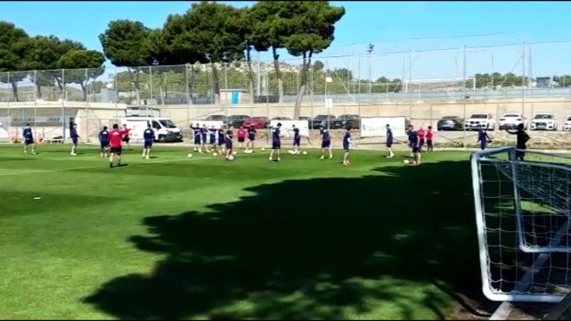 Los Jugadores del Real Zaragoza se Divierten durante el Entrenamiento