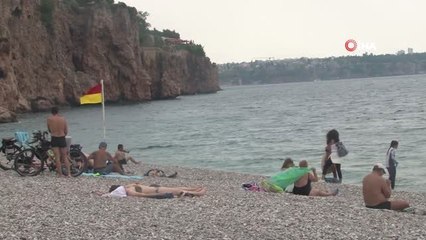 Antalya'nın Yaylasında Kar, Sahilinde Deniz Keyfi Yaşanıyor