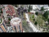 Report TV - Pamjet me dron nga protesta e opozitës para parlamentit