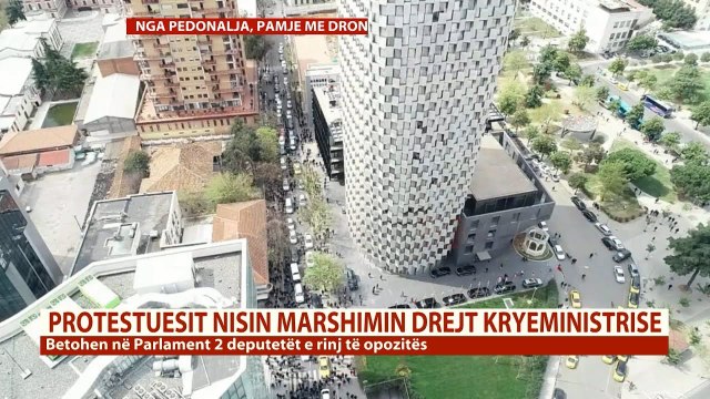 Report TV - Pamjet nga lartë, protestuesit marshojnë drejt Ministrisë së Brendshme