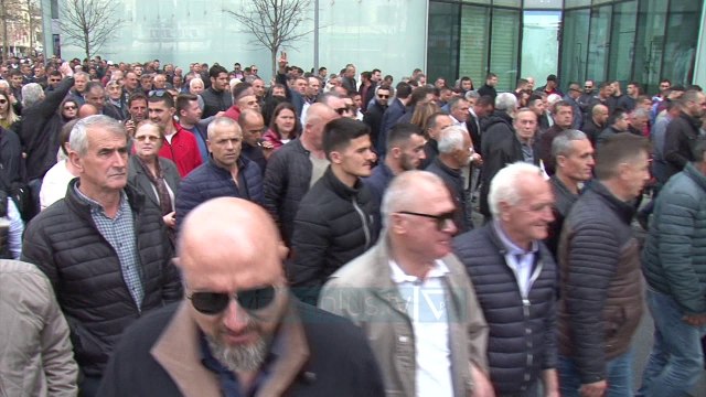 Opozita proteston para Parlamentit - News, Lajme - Vizion Plus