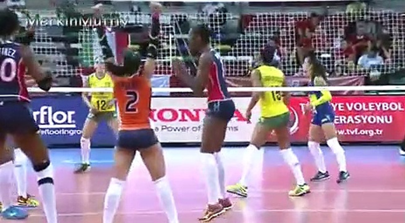 I love watching volleyball