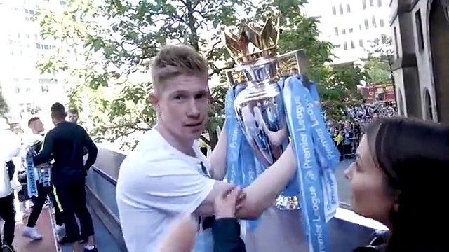Football - PREMIER LEAGUE TROPHY PRANK De Bruyne and Aguero Prank Man City Fans