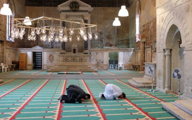 لحظة وفاة عريس خلال صلاة الظهر وهو صائم