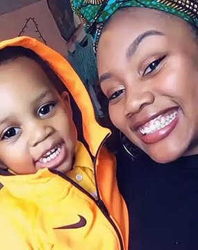 Ce petit garçon et sa maman sont très complices. Trop cute !