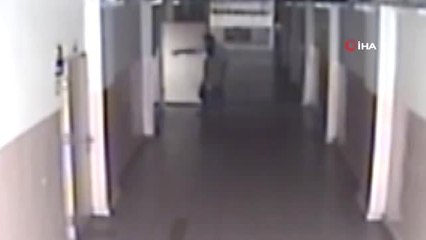 Dersten Çağırıp Çıkardığı Öğretmeni Böyle Darp Etti