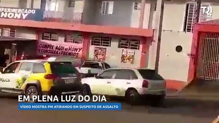 Vídeo mostra policial atirando em suspeito de assalto