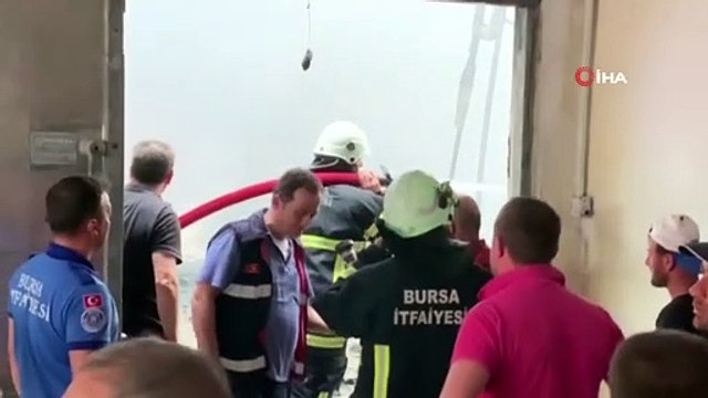 Çatı tamiratında soğuk hava deposu yandı