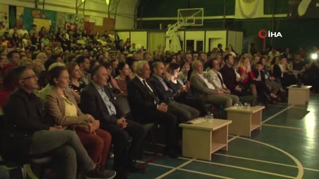 Sunay Akın ve İlhan Şeşen Karabük'te Sevenleri ile Bir Araya Geldi