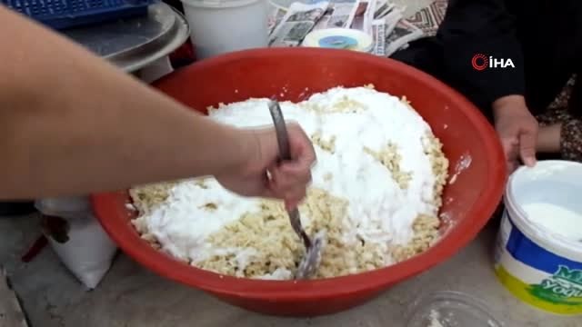 Burhaniye' de Dedelerinden Kalma Toplu İftar Geleneklerini Yaşatıyorlar