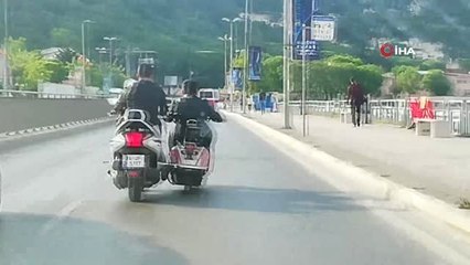 Benzini Biten Motosikleti Ayağıyla İtti