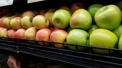 Green apples display at the grocery store
