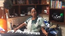 West Bengal CM Mamata Banerjee playing Piano ममता बनर्जी का पियानो बजाते हुए वीडियो