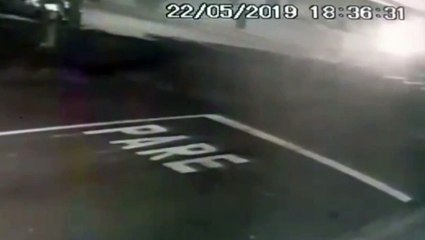 Câmera registra acidente no Centro; familiares procuram por veículo envolvido