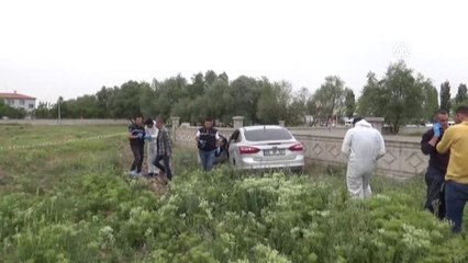 Otomobilde Boğazında İp Bağlı Erkek Cesedi Bulundu
