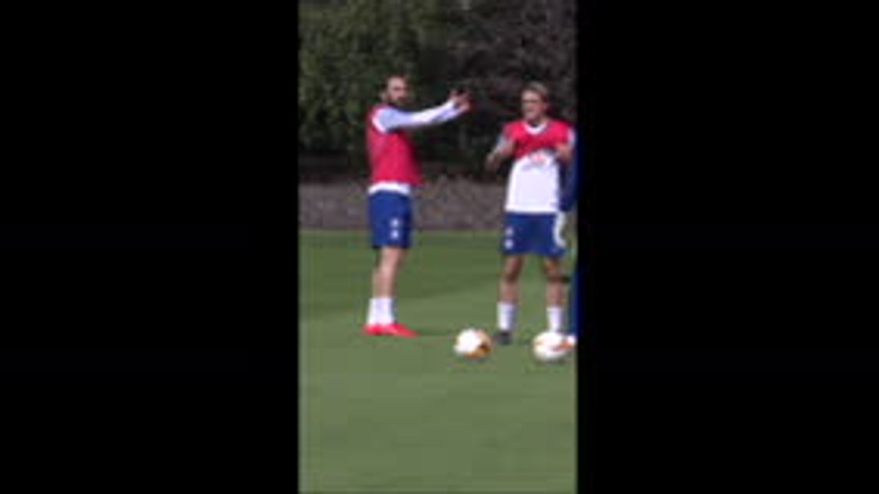 Higuain loses cool in Chelsea training