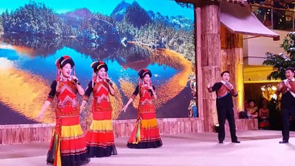 การแสดงชนเผ่า   ภูเขา และ ชาวดอย สานสายใย ไทย - เสฉวน ☆ Seacon Square 20170806