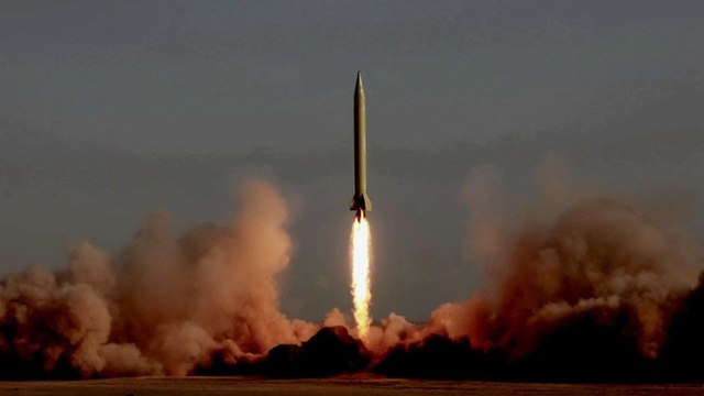 ضربتان في يوم واحد.. الحوثي يستهدف مطار نجران