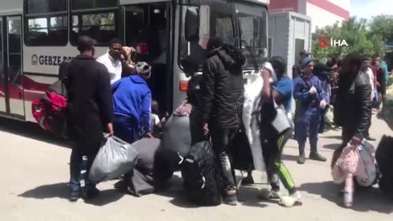 Umut Tacirlerinin Ölüme Terk Ettiği 35 Göçmen Kamyon Kasasında Bulundu