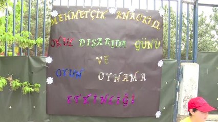 Minik Öğrenciler Dersi Doğada Oynayarak Yaptı