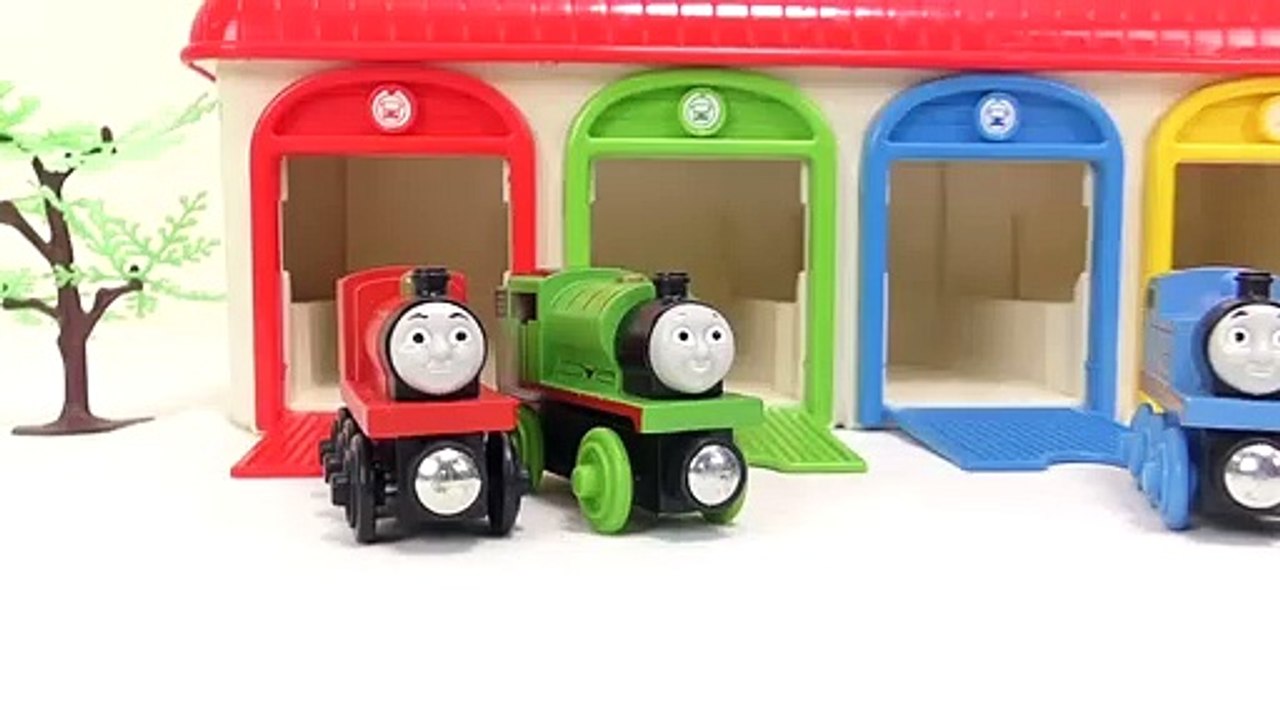 Giant Crocodile & Thomas  Friends Tayo the little bus Garage Cockroach Monster Story