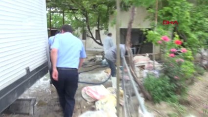 Denizli Kaçak Sakatat İşlenen Tesise, Kokudan Zabıtalar Bile Girmekte Zorlandı