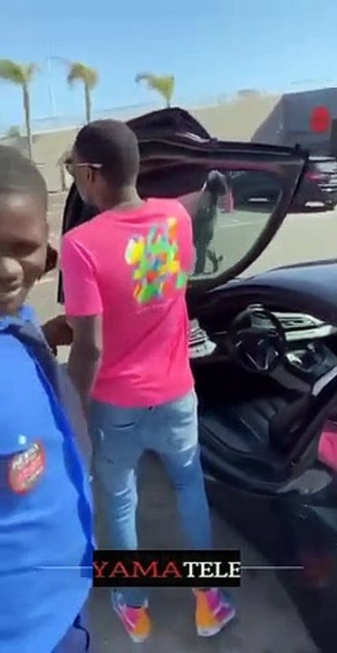 Wally seck achete une nouvelle voiture a 75millions